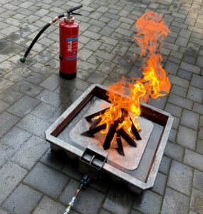 Brandsimulationsgerät für die praktische Ausbildung von Brandschutzhelfer*innen